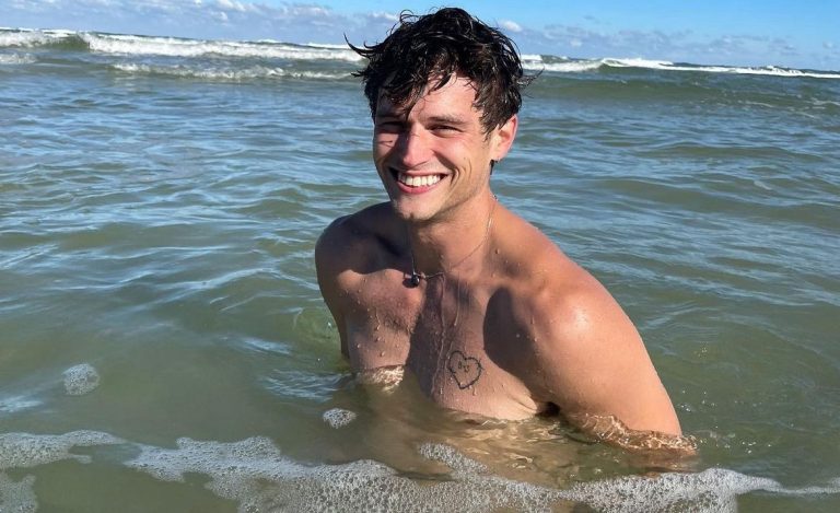 Another Year Sober for Gay Cutie Brandon Flynn