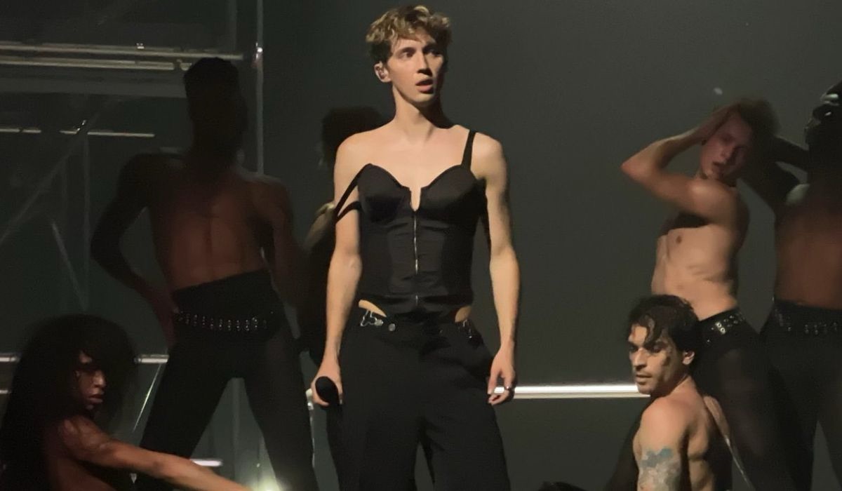 Troye Sivan on His Knees in Bold Tour Opening