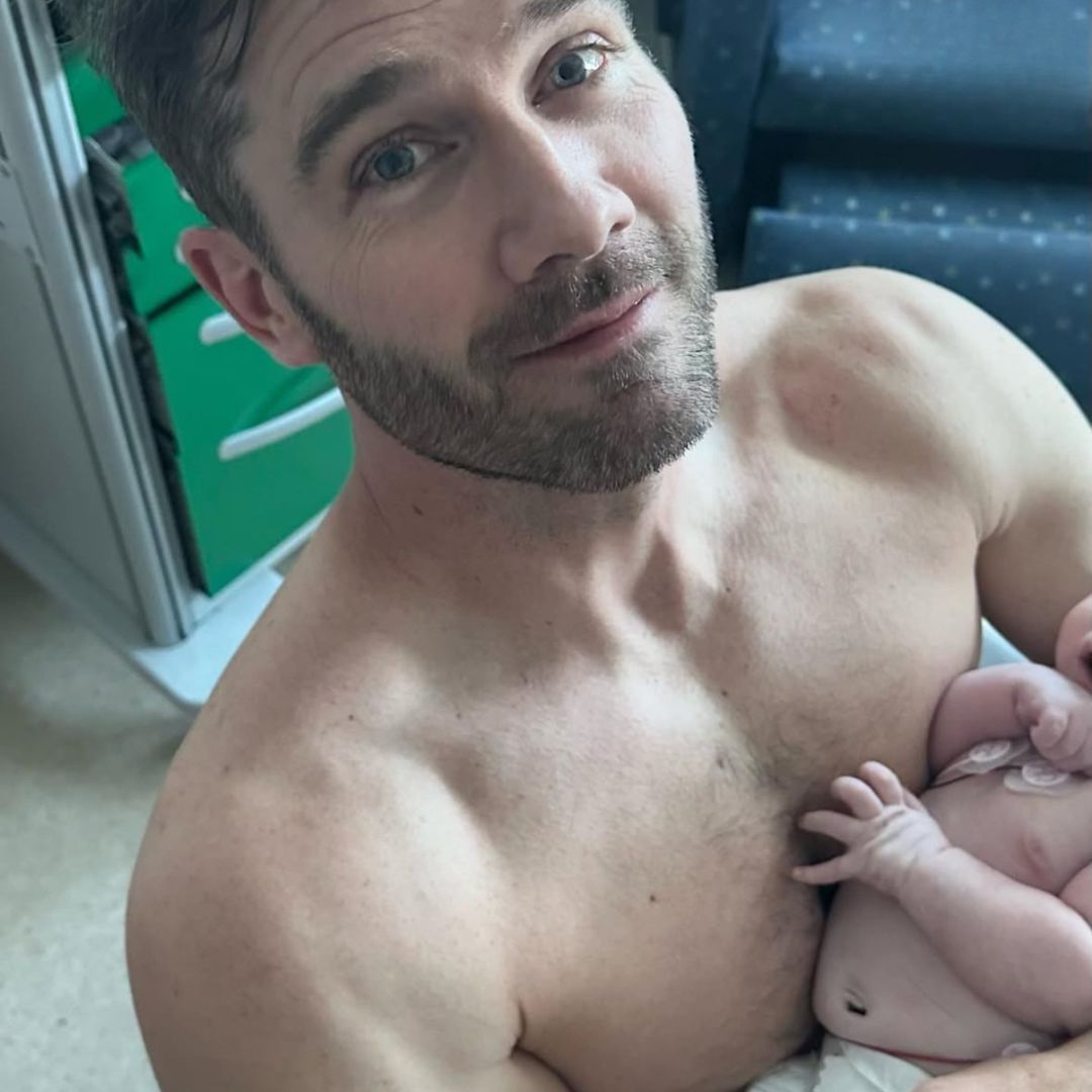 Luke with his newborn. Instagram: @ten\_minutes\_younger @higroberts