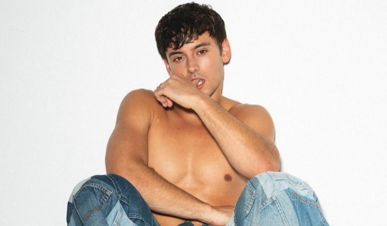 Tom Daley is knitting, purling and thirst trapping his way to world domination